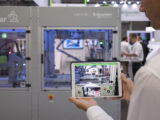 Schneider Electric erweitert EcoStruxure Augmented Operator Advisor (AOA) um smarte Funktionalitäten